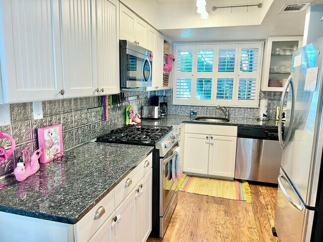 Building Photo - Beautiful 2 Bedroom Townhome in NSB with p...