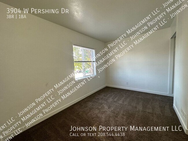 Building Photo - 3904 Pershing Dr