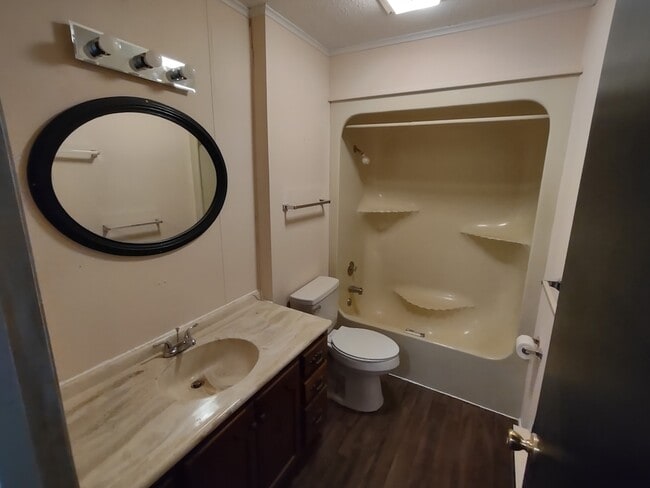 Building Photo - 405-D Church-