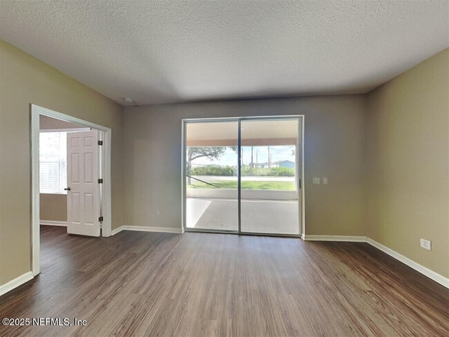 Building Photo - 2467 Eisner Dr