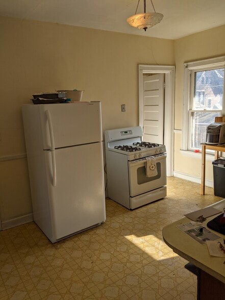 Building Photo - 2728 N Downer Ave