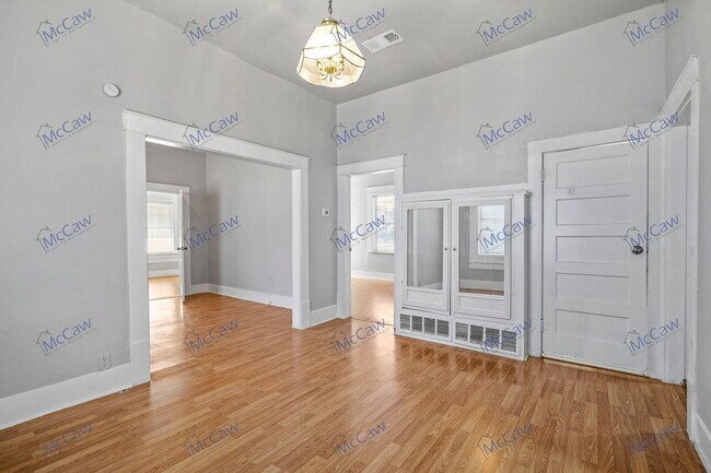 Building Photo - 419 N Grand Ave