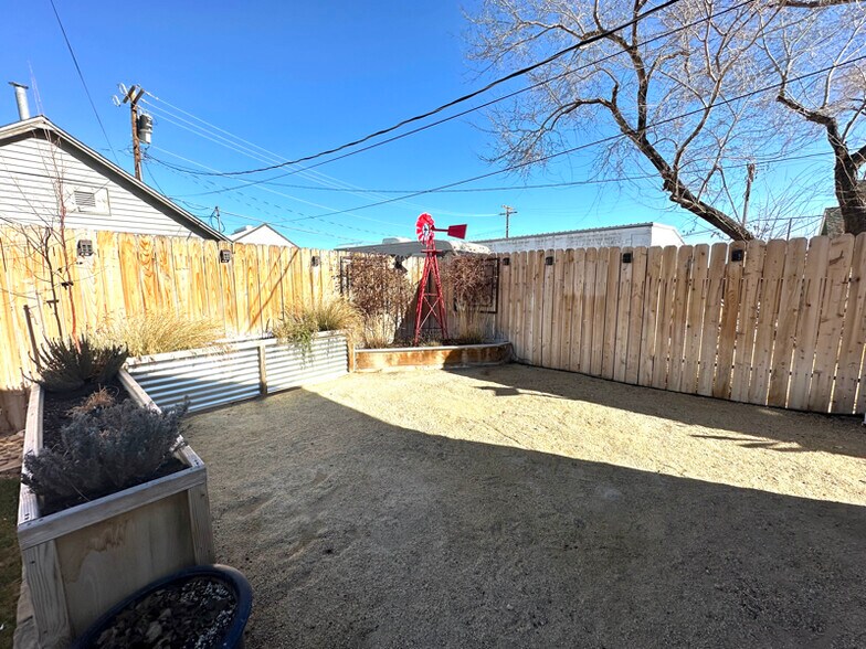 Building Photo - 143 E Richards St