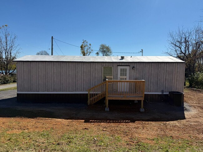 Building Photo - Newly remodeled 2 bedroom 1 bathroom mobile home in Greeneville, TN