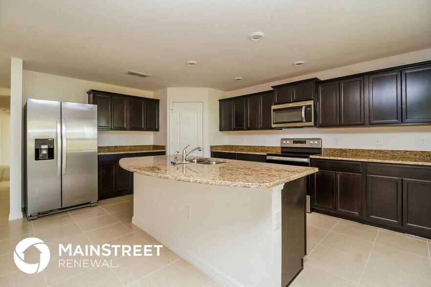 Building Photo - 35721 Rose Moss Ave