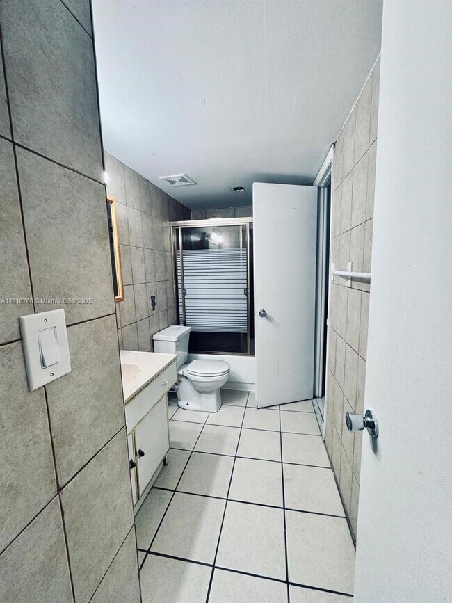 Building Photo - 3615 NE 167th St