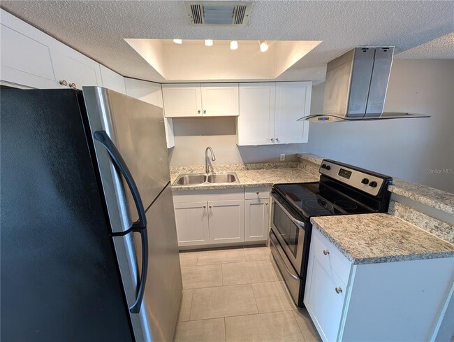 Building Photo - 6415 S Roberts Ave