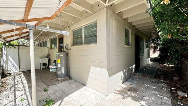 Building Photo - 739 Lukepane Ave