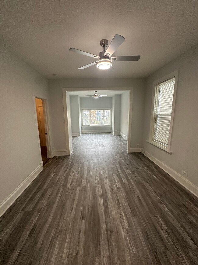 Building Photo - 3625 W Shakespeare Ave