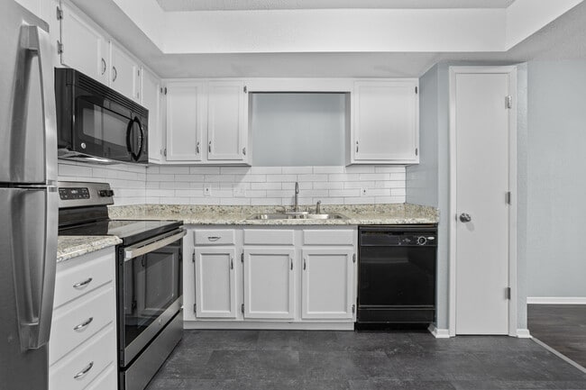 Building Photo - 642 NW Valleybrook Rd