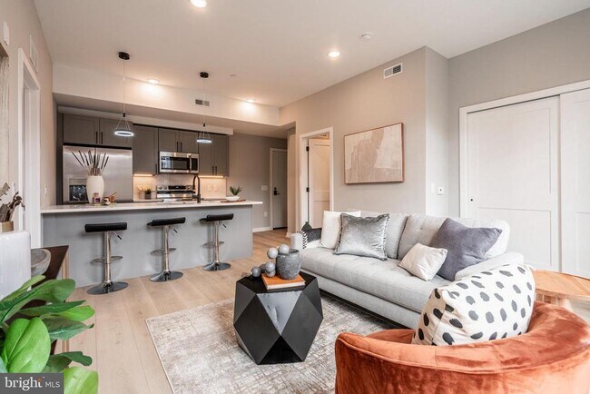 Building Photo - 713 S Mildred St