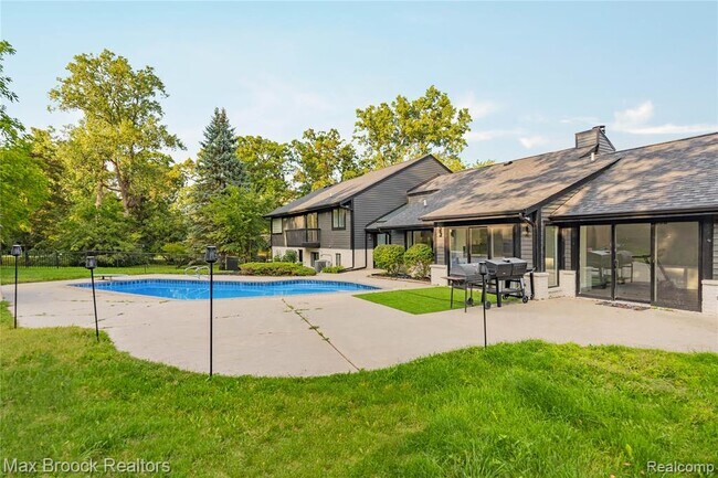 Building Photo - 3332 Barlyn Ln
