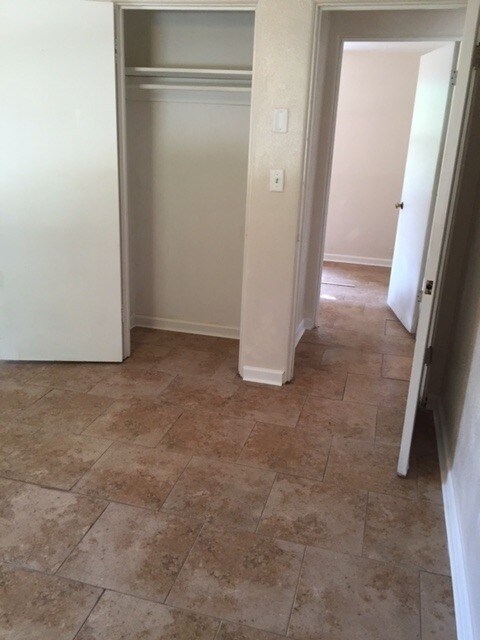 Building Photo - 2 Bed 1 Bath Home | Carport | Pet Friendly with Fenced Yard | Washer Dryer Hook Ups | Section 8 W...