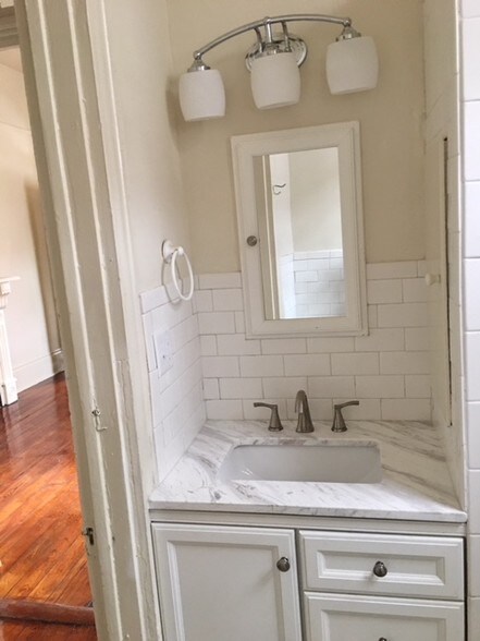MODERN BATHROOM - 8205 Freret St