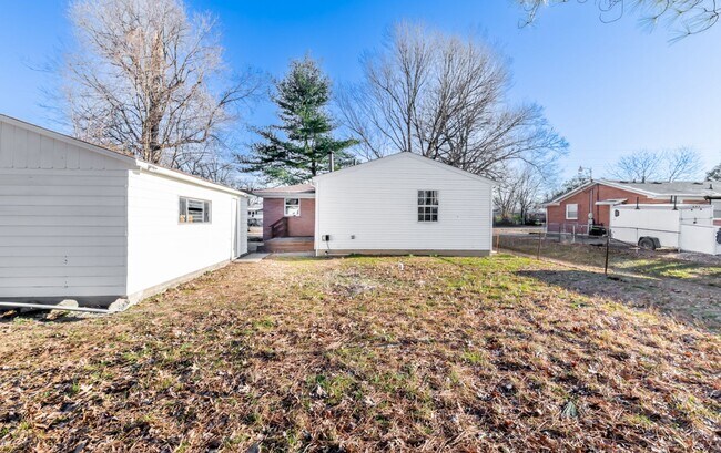 Building Photo - 4BR/2Ba house- Ready for new occupant!