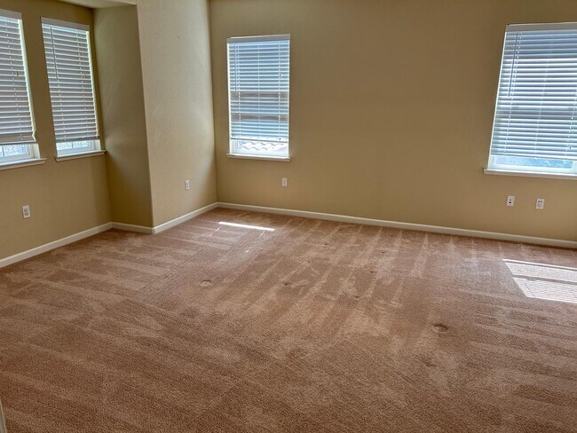 Building Photo - 374 W Abbey Ln