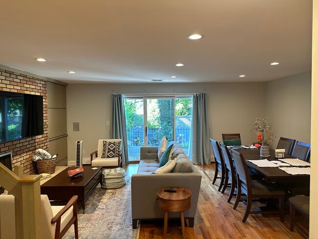 Building Photo - 1 Irongate