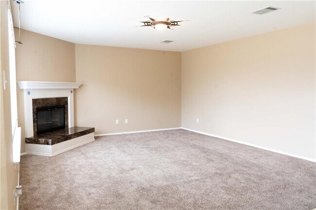 Building Photo - 1608 Diana Dr