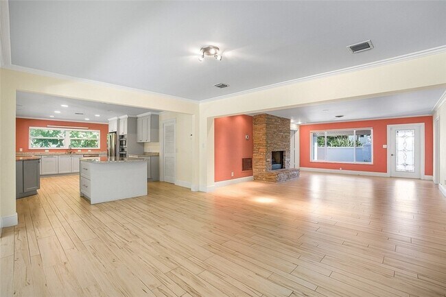 Building Photo - 500 Gardenia Ln
