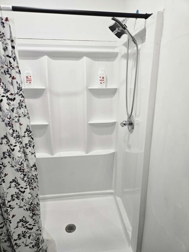 Building Photo - 11765 Glenfield Ave