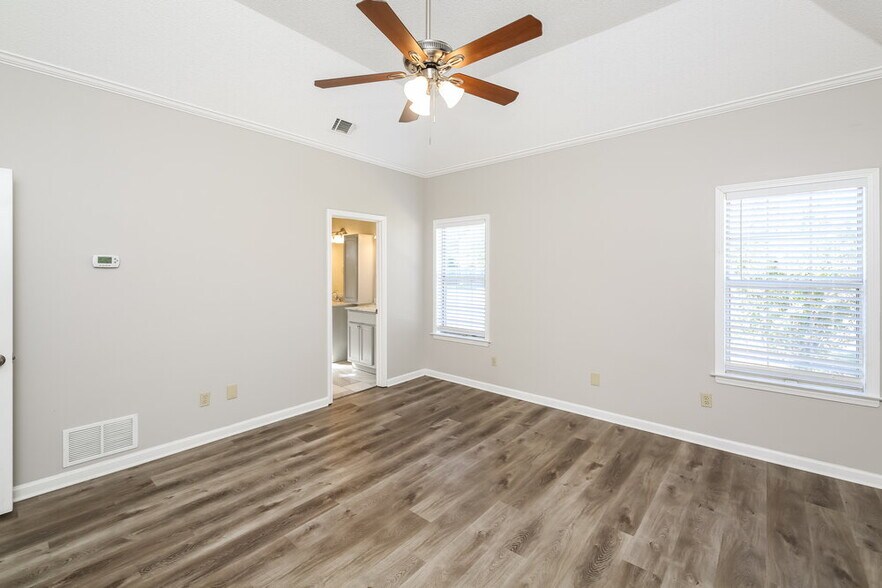 Building Photo - 5976 Southbend Ln