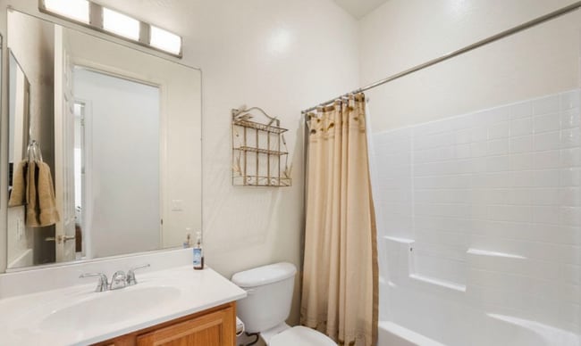 Building Photo - 6971 E Yellowglen Dr