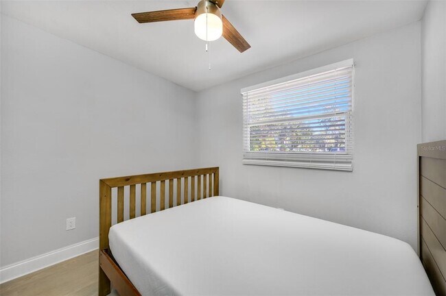 Building Photo - 1400 Poinciana Dr