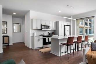 Building Photo - Prado