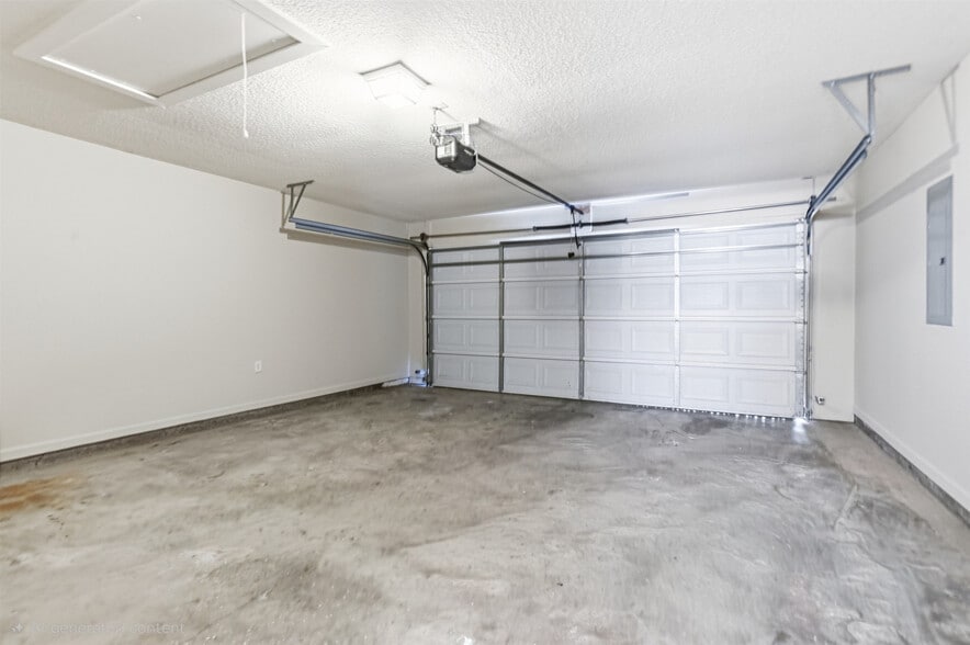 Building Photo - 5547 Matt Aaron Ln