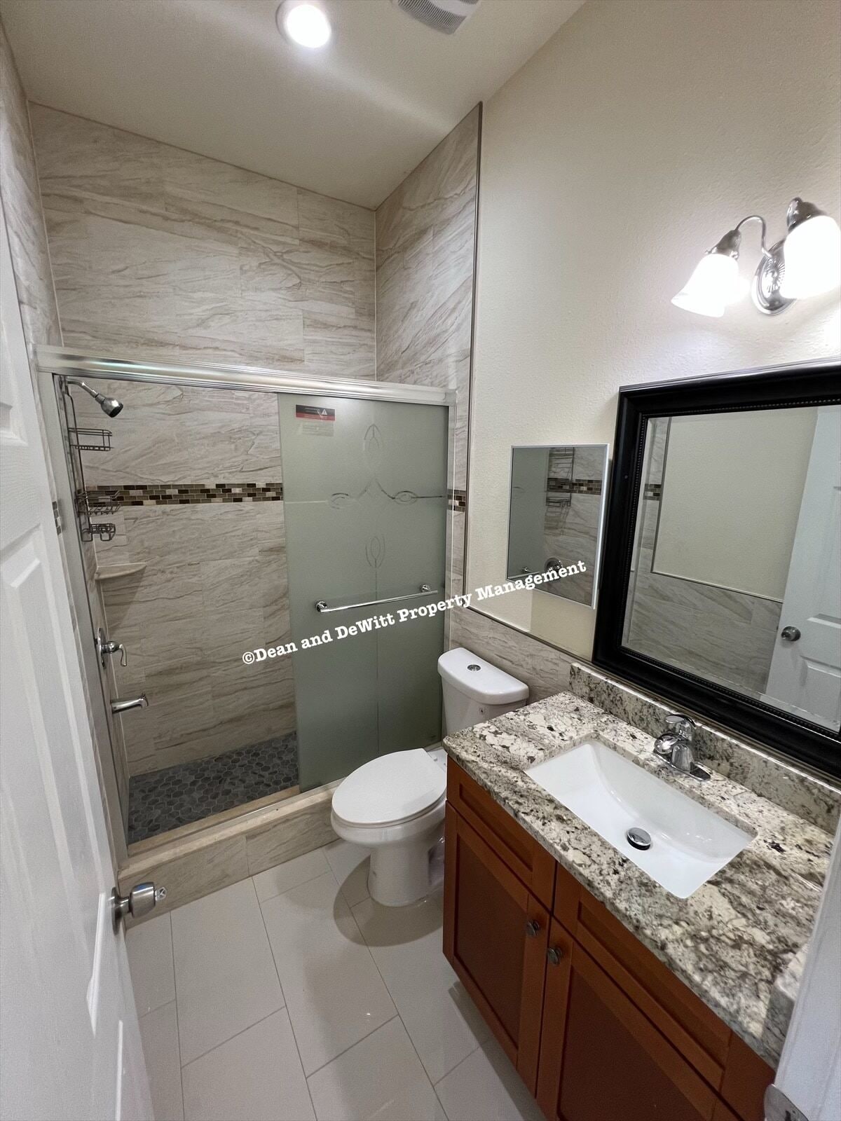 Building Photo - 4 Bed/2 Bath