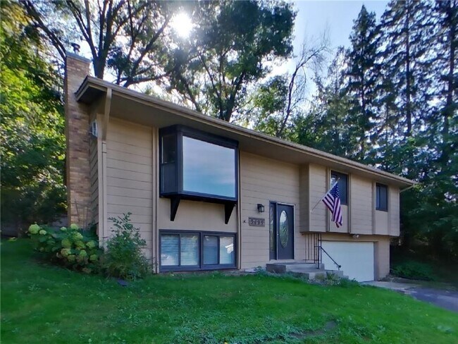 Primary Photo - 3409 Brookview Dr
