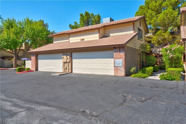 Building Photo - 3280 Dayflower St