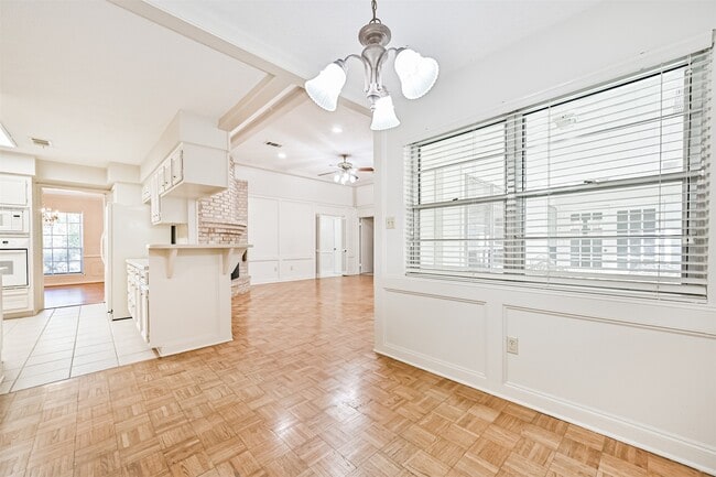 Building Photo - 2005 La Salle Ln