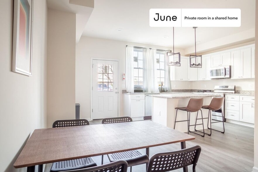 Building Photo - Room in Shared 4 bed/3.5 bath home