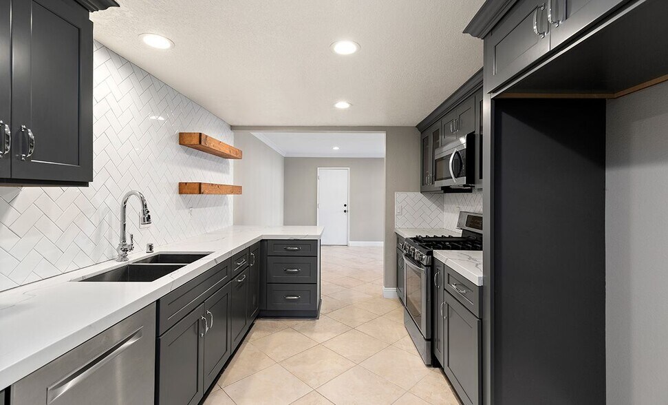 Building Photo - 3922 Ravenswood Dr