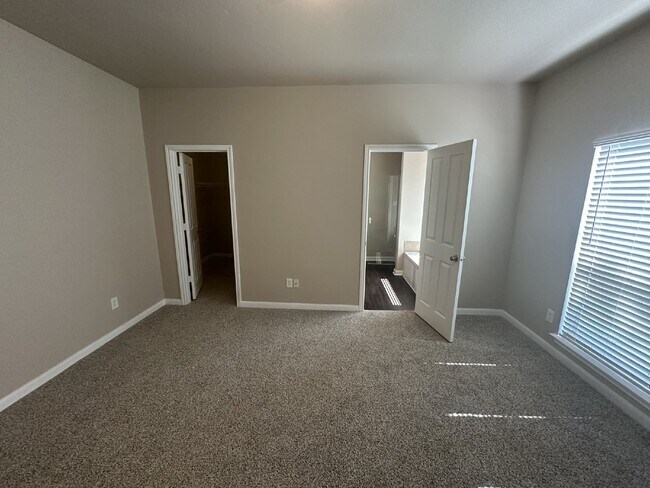 Building Photo - 553 Slippery Rock