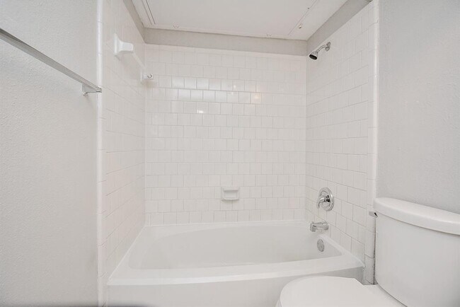 Building Photo - 10855 Meadowglen Ln