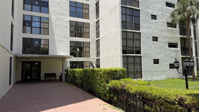 Building Photo - 17021 N Bay Rd