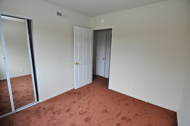 Building Photo - 532 Tyrella Ave