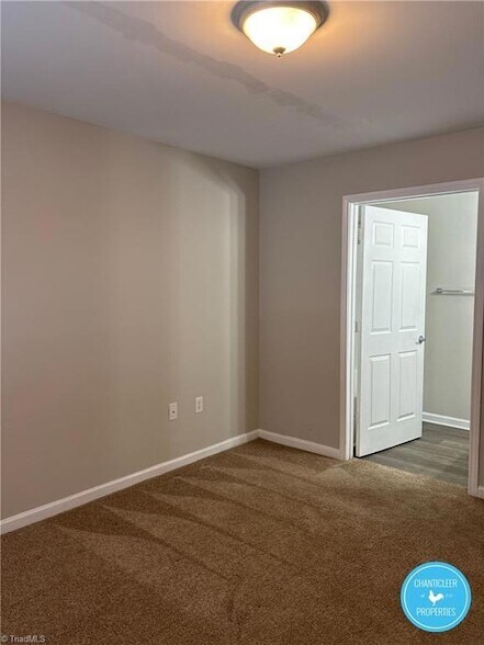 Building Photo - 1041 W Barton St