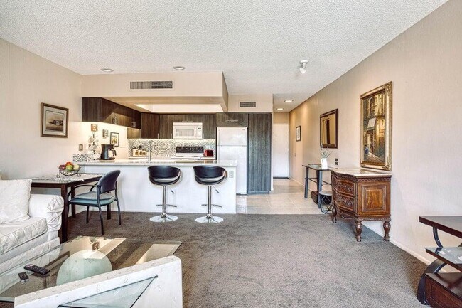 Building Photo - 1655 E Palm Canyon Dr