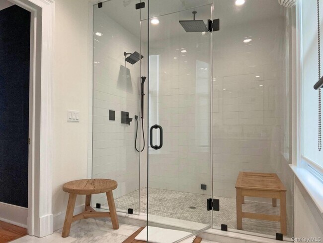 Building Photo - 4 Sandacres Rd