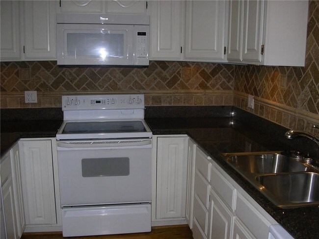 Building Photo - 3208 Cole Ave