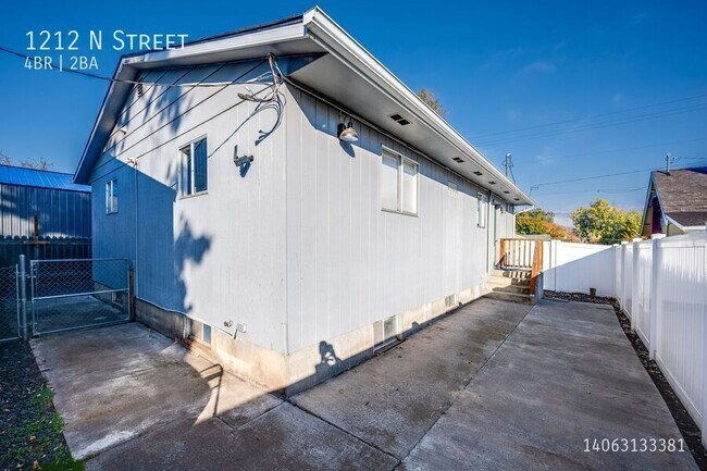 Building Photo - 1212 N Street-