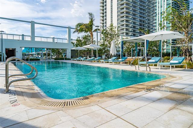 Building Photo - 17201 Collins Ave