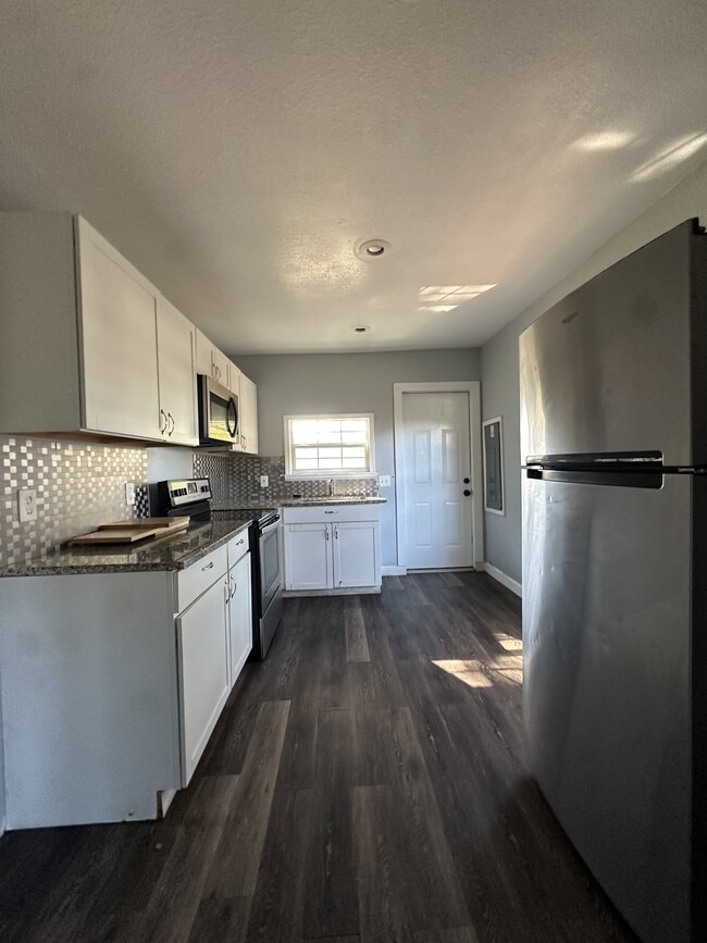 Building Photo - 3136 17th Ave S