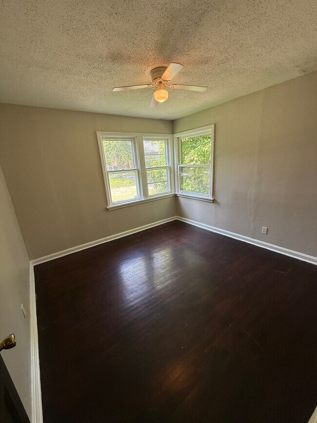 Building Photo - 837 Walters Dr