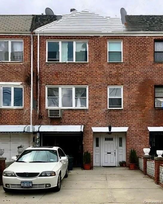 Primary Photo - 32-44-44 72nd St