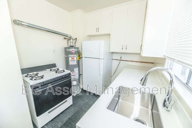 Building Photo - 1415 Visalia Ave