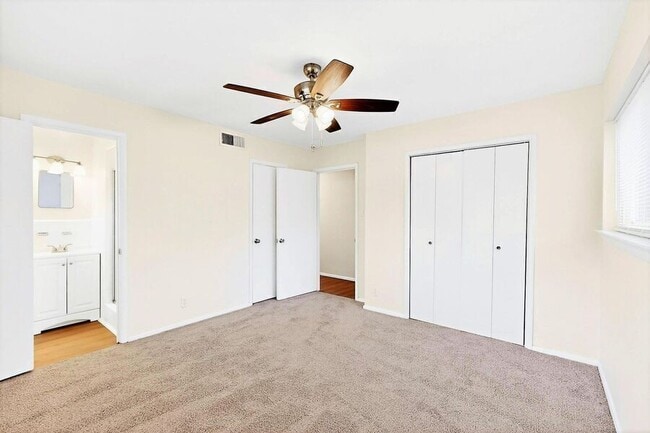 Building Photo - 3632 Venice Dr